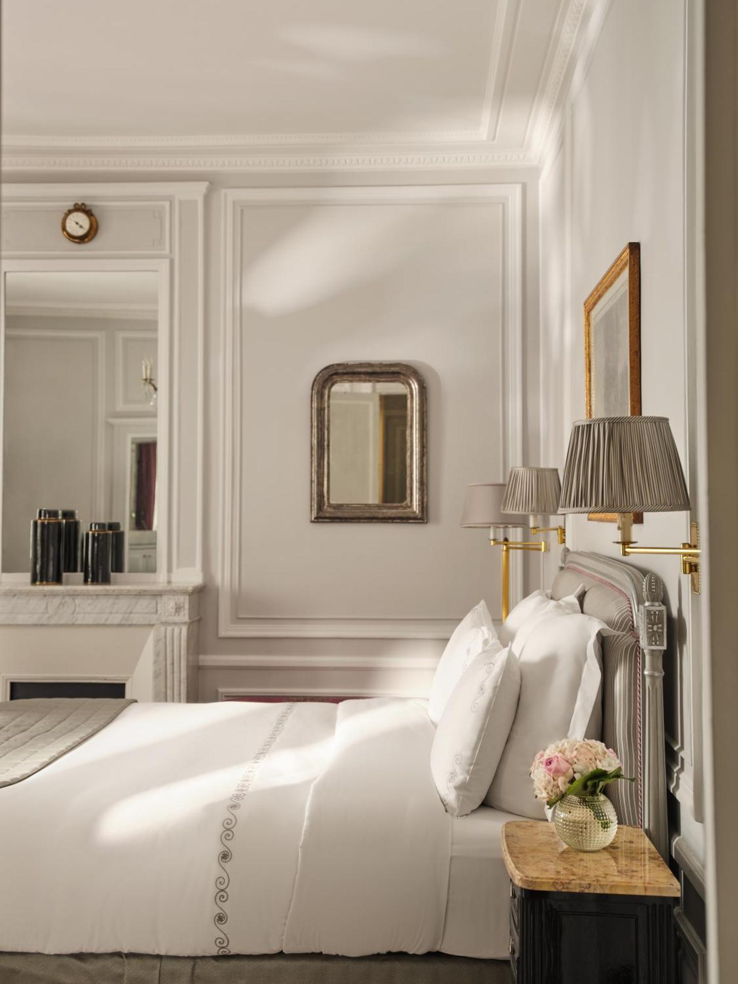 Plaza Athénée - Dorchester Collection Hotel 5*