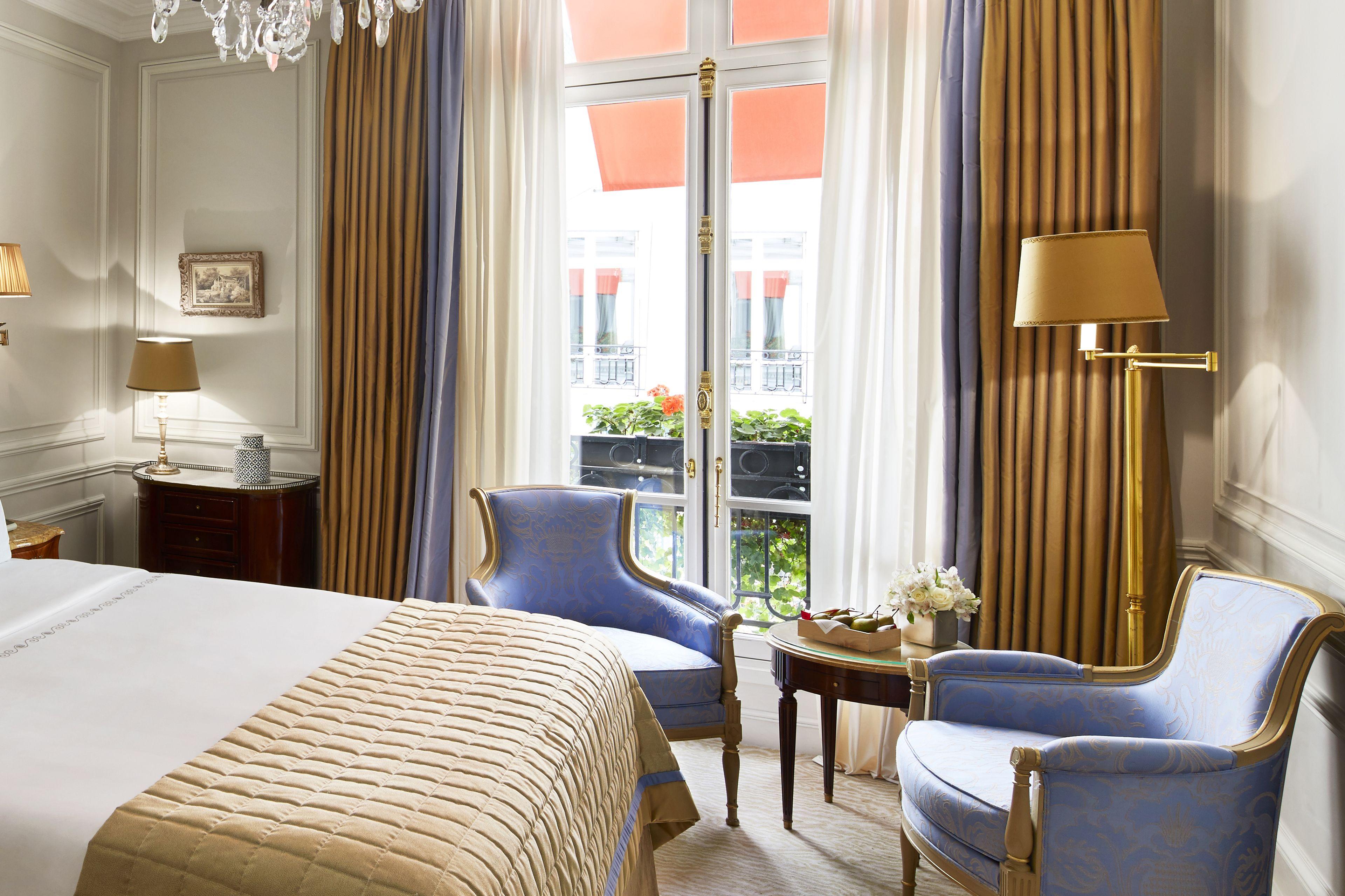 Plaza Athénée - Dorchester Collection