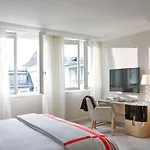 Hôtel Plaza Athénée - Dorchester Collection