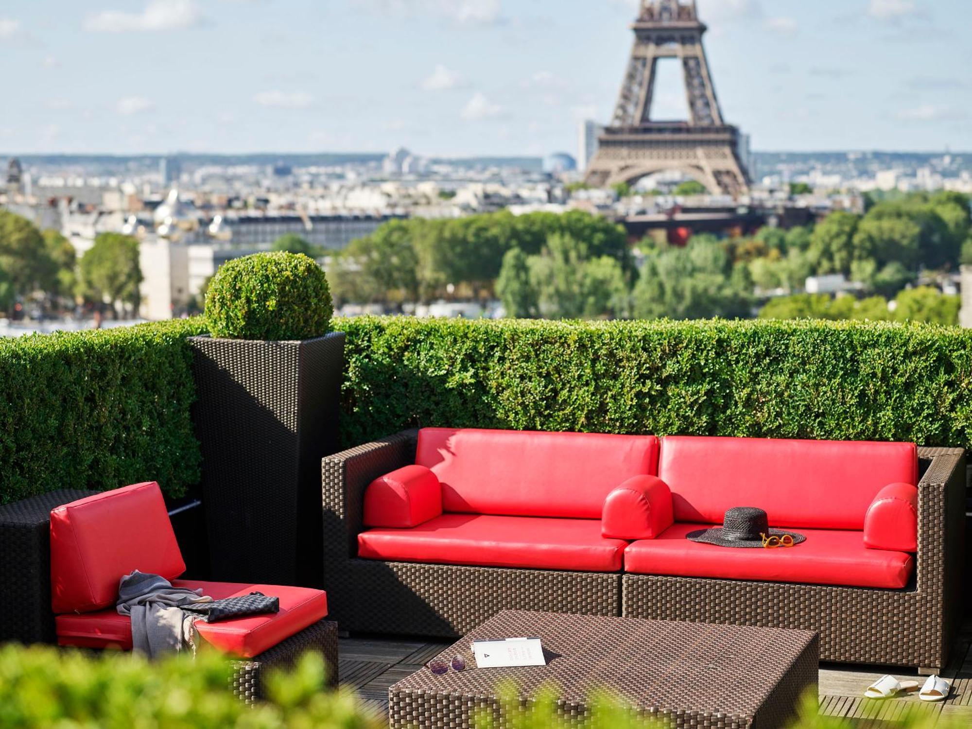 Plaza Athénée - Dorchester Collection