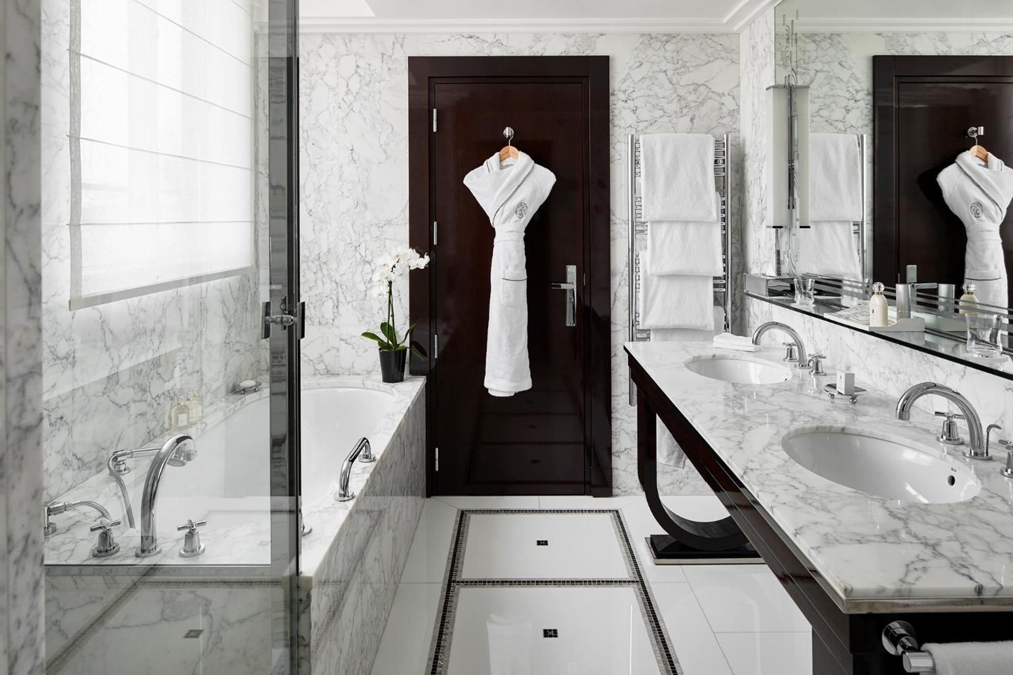 Hotel Plaza Athénée - Dorchester Collection 5*