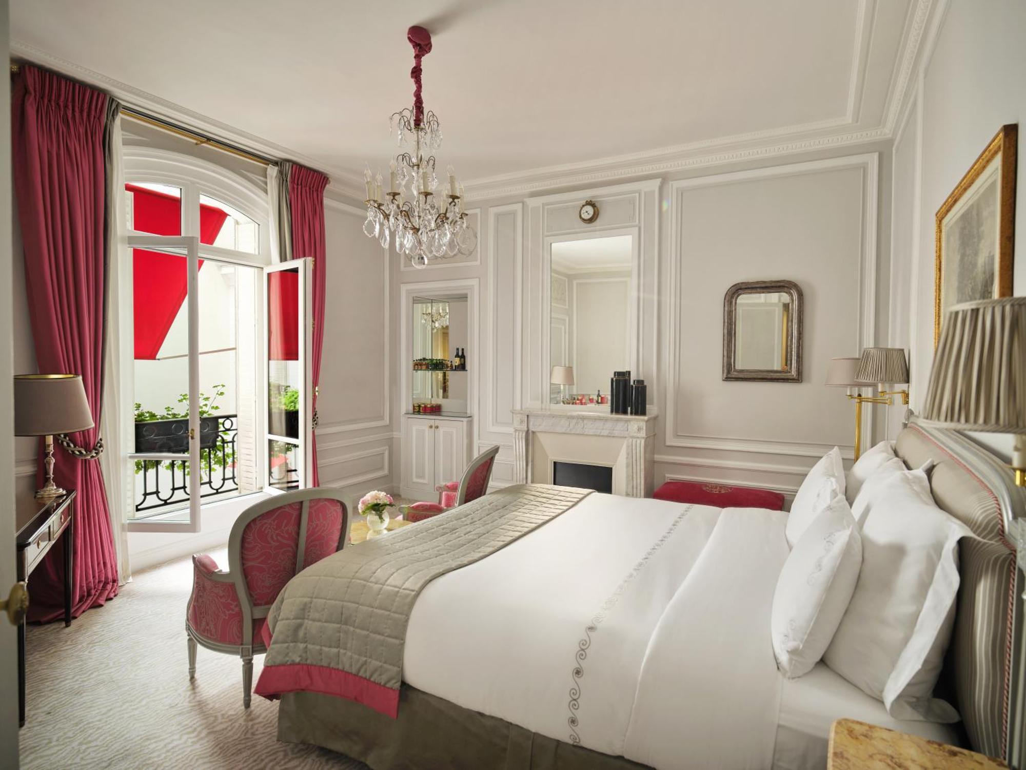 Plaza Athenee - Dorchester Collection Hotel Paris