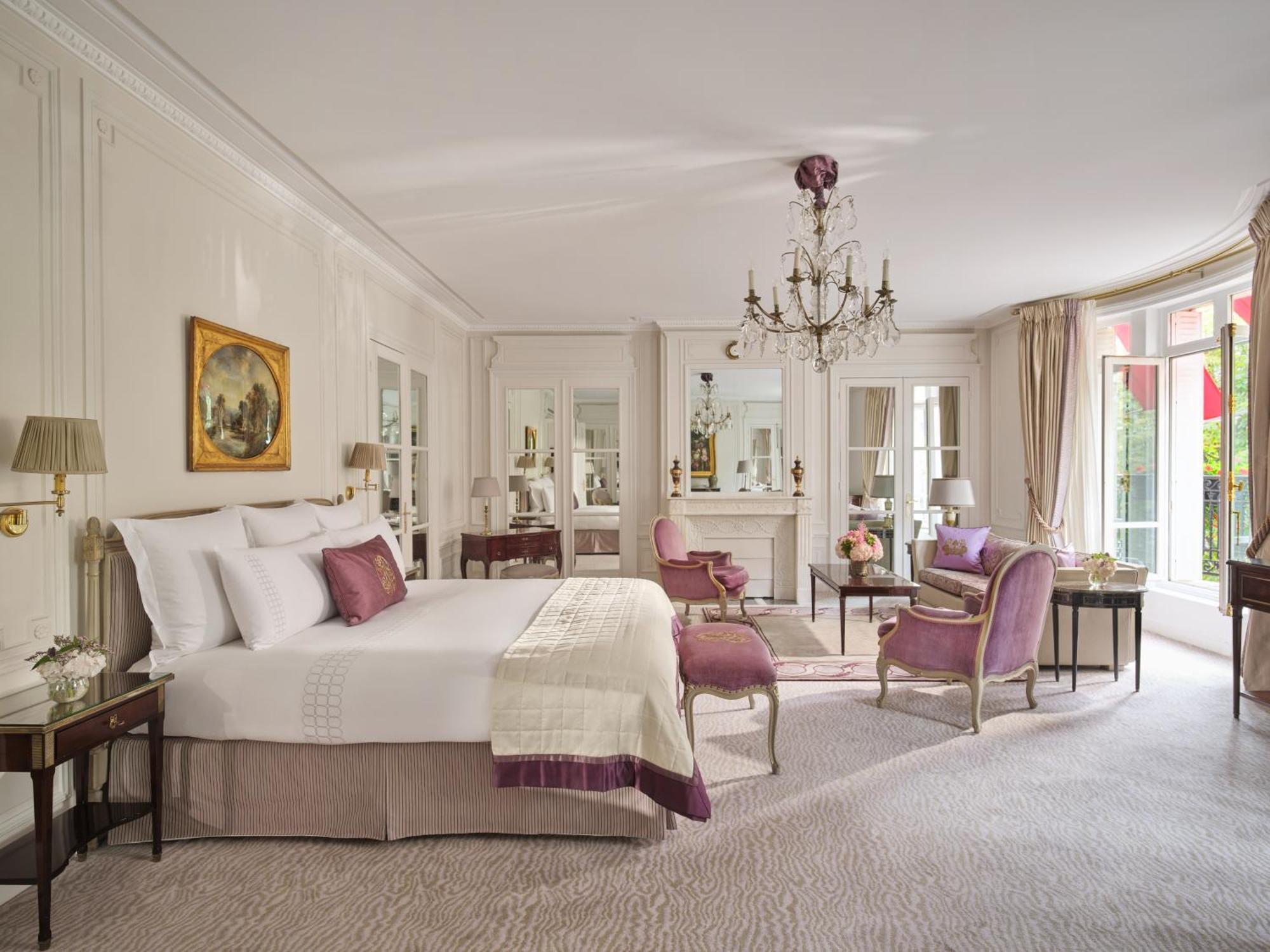 Plaza Athenee - Dorchester Collection Paris