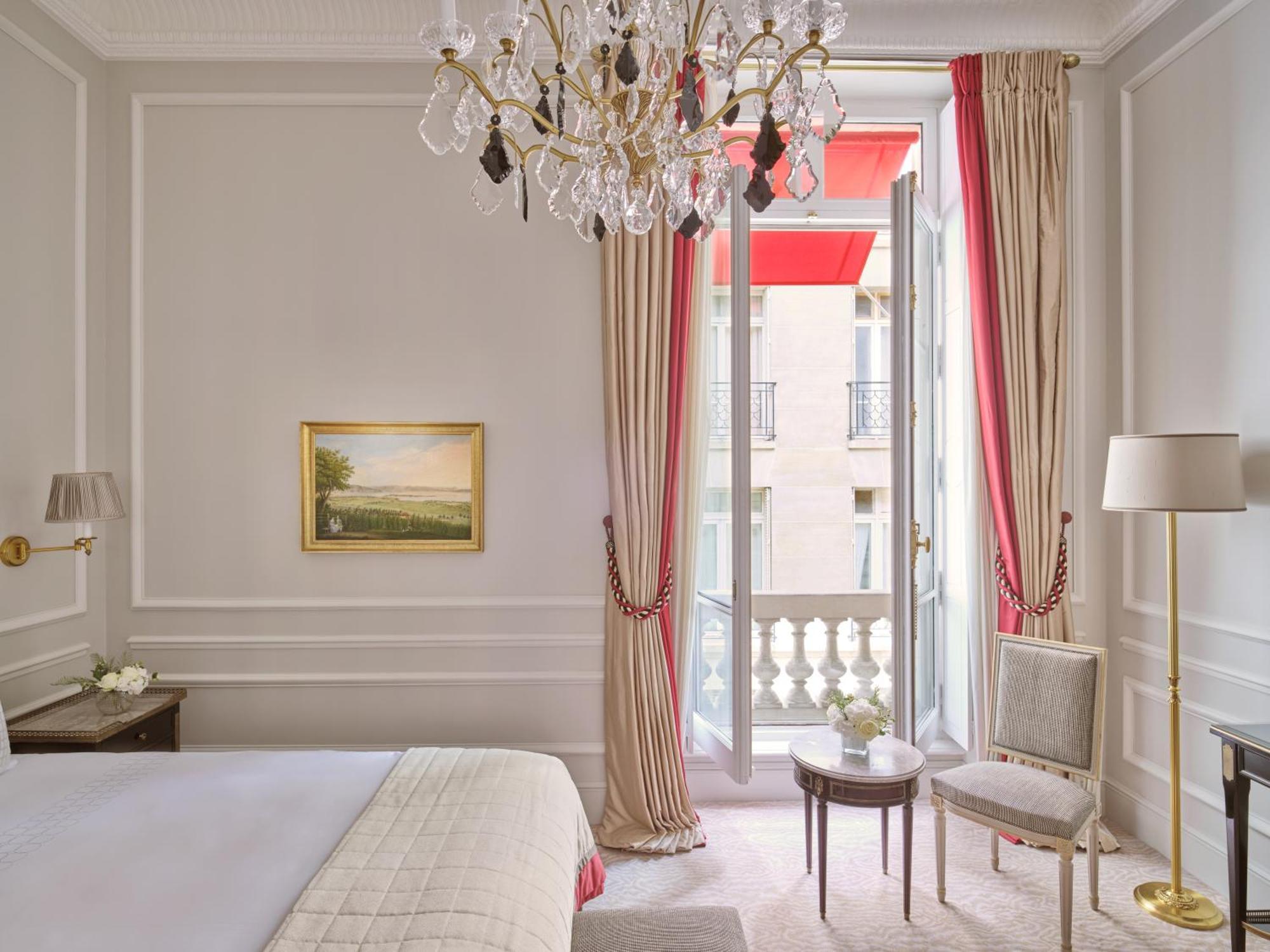 Hotel Plaza Athenee - Dorchester Collection Paris