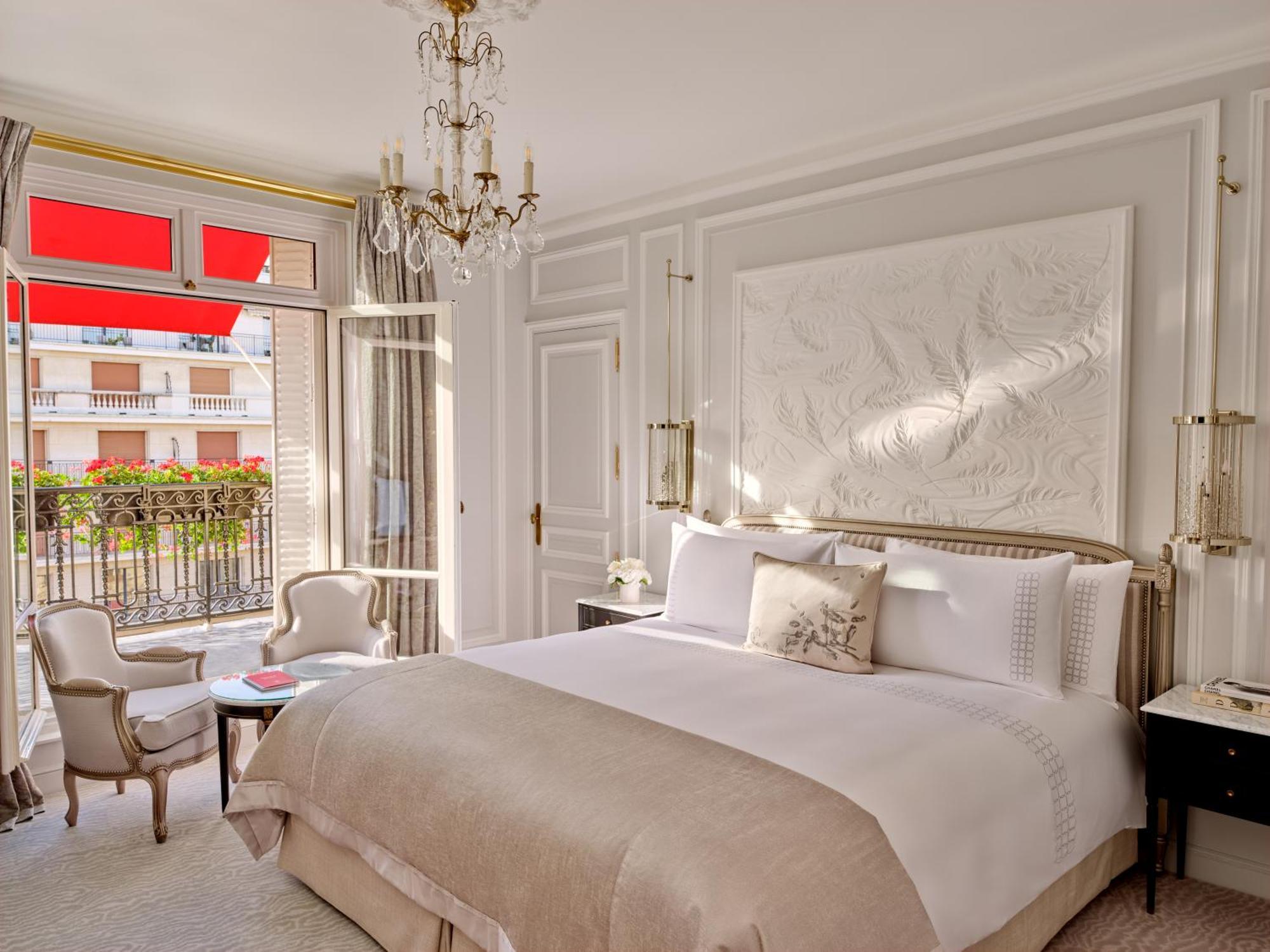 Plaza Athenee - Dorchester Collection Paris