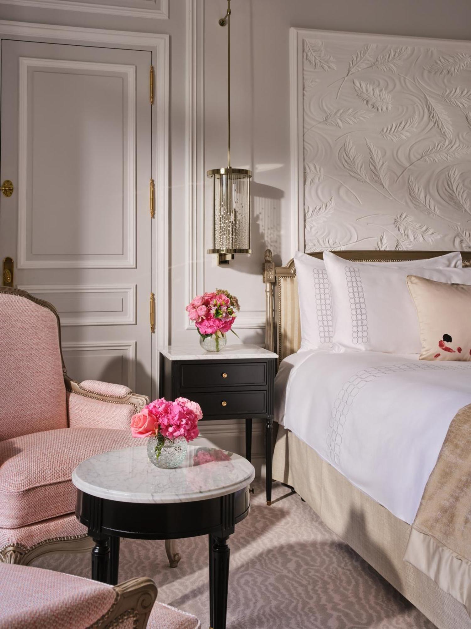 Plaza Athenee - Dorchester Collection Hotel Paris
