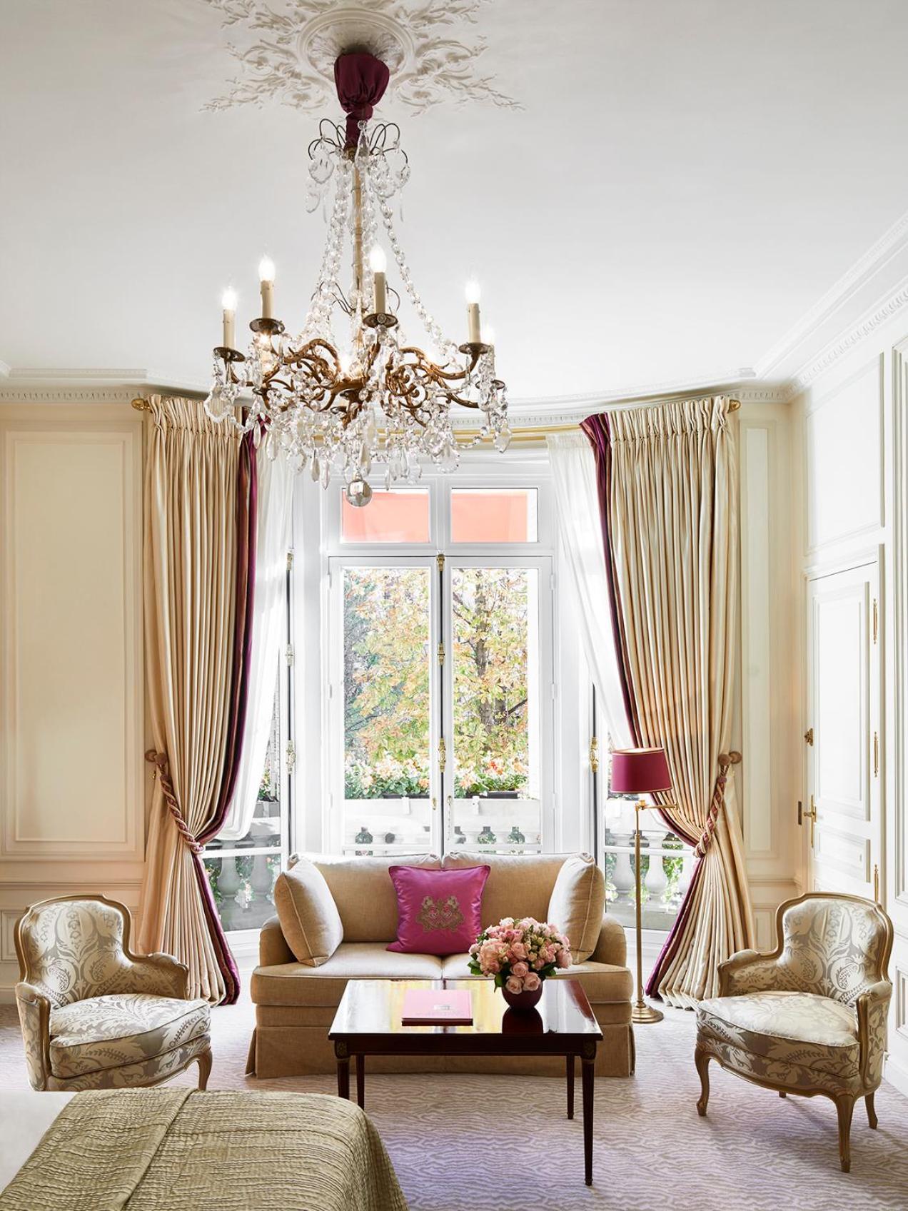 Plaza Athenee - Dorchester Collection Paris