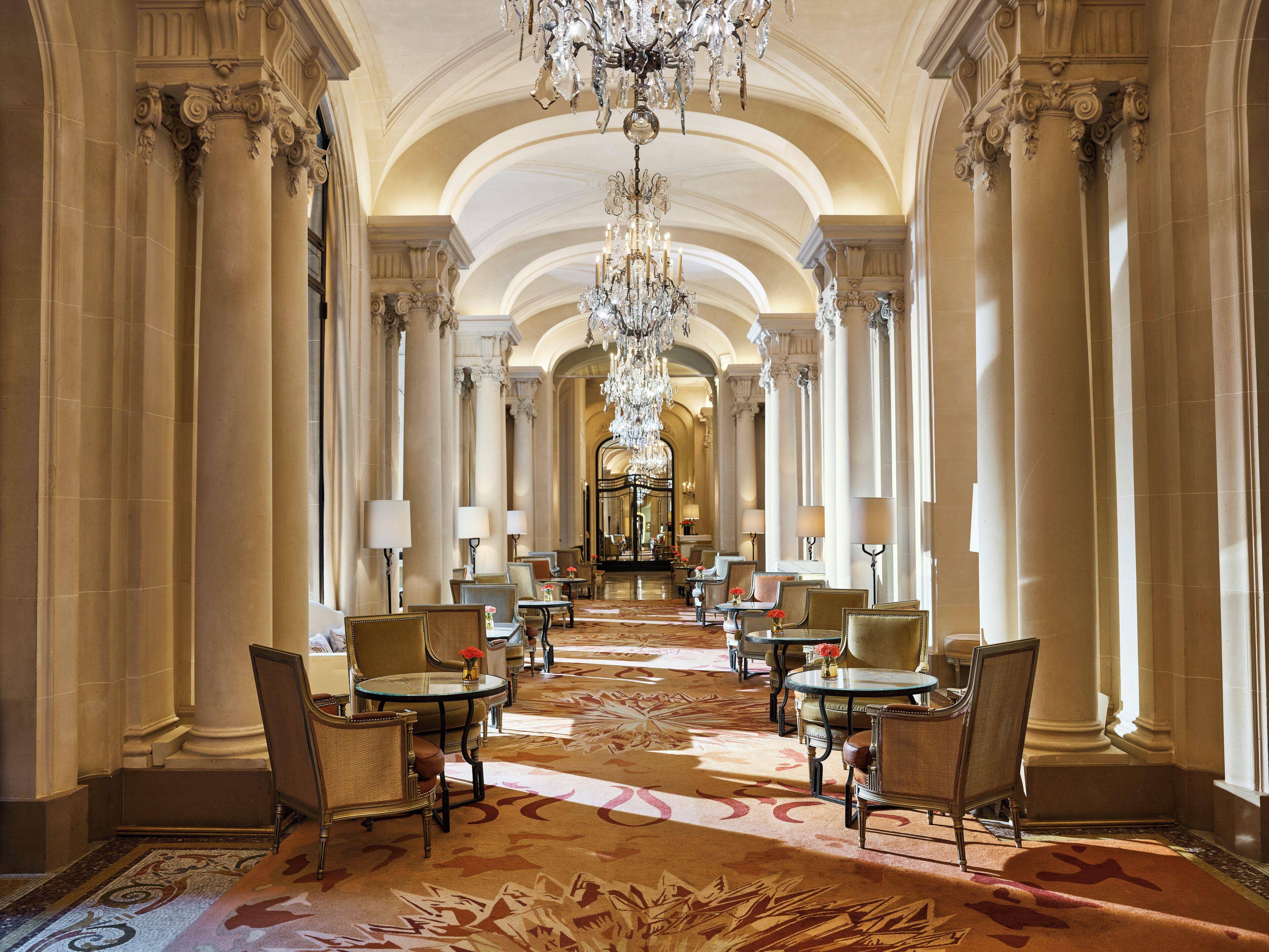 Plaza Athenee - Dorchester Collection