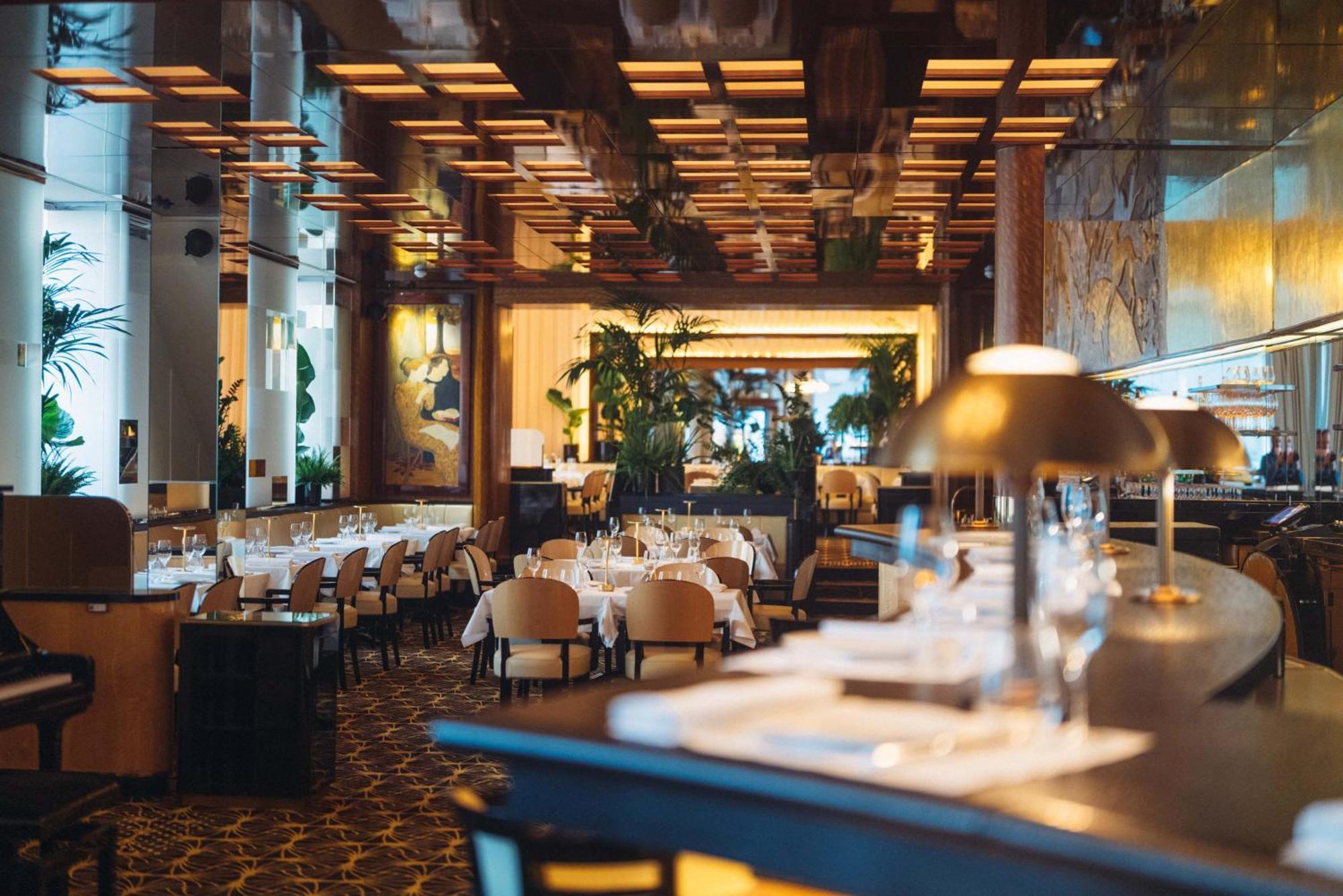 Plaza Athenee - Dorchester Collection Hotel