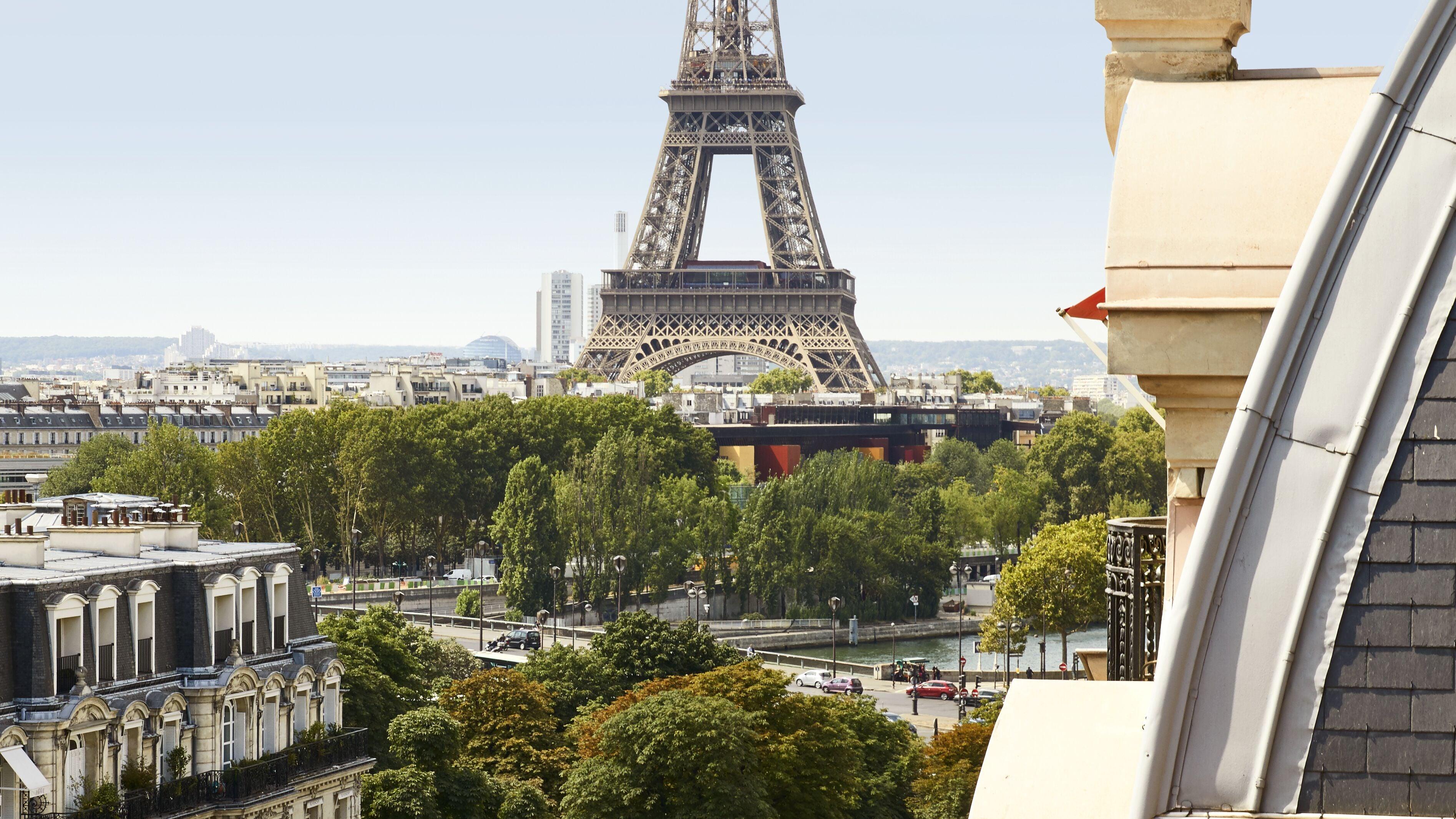 Plaza Athenee - Dorchester Collection