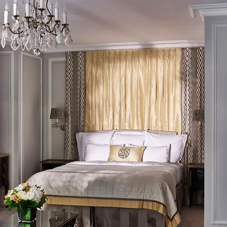 Plaza Athénée - Dorchester Collection Hotel Parigi