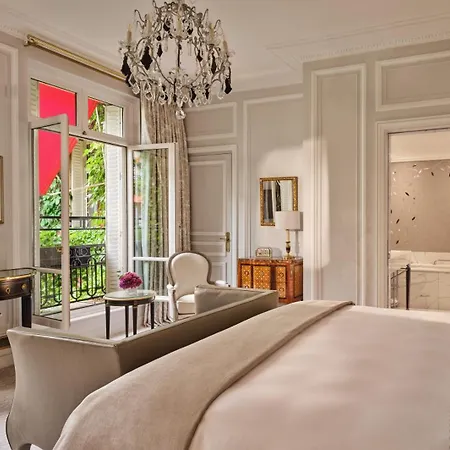 Hotel Plaza Athénée - Dorchester Collection Parigi