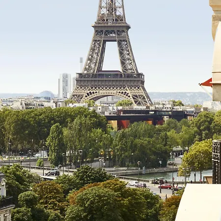 Plaza Athénée - Dorchester Collection