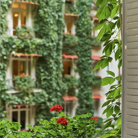 Plaza Athénée - Dorchester Collection 5*