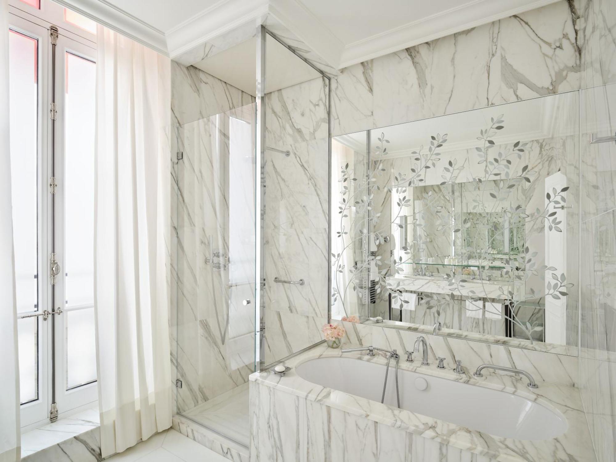 Hotel Plaza Athenee - Dorchester Collection 5*