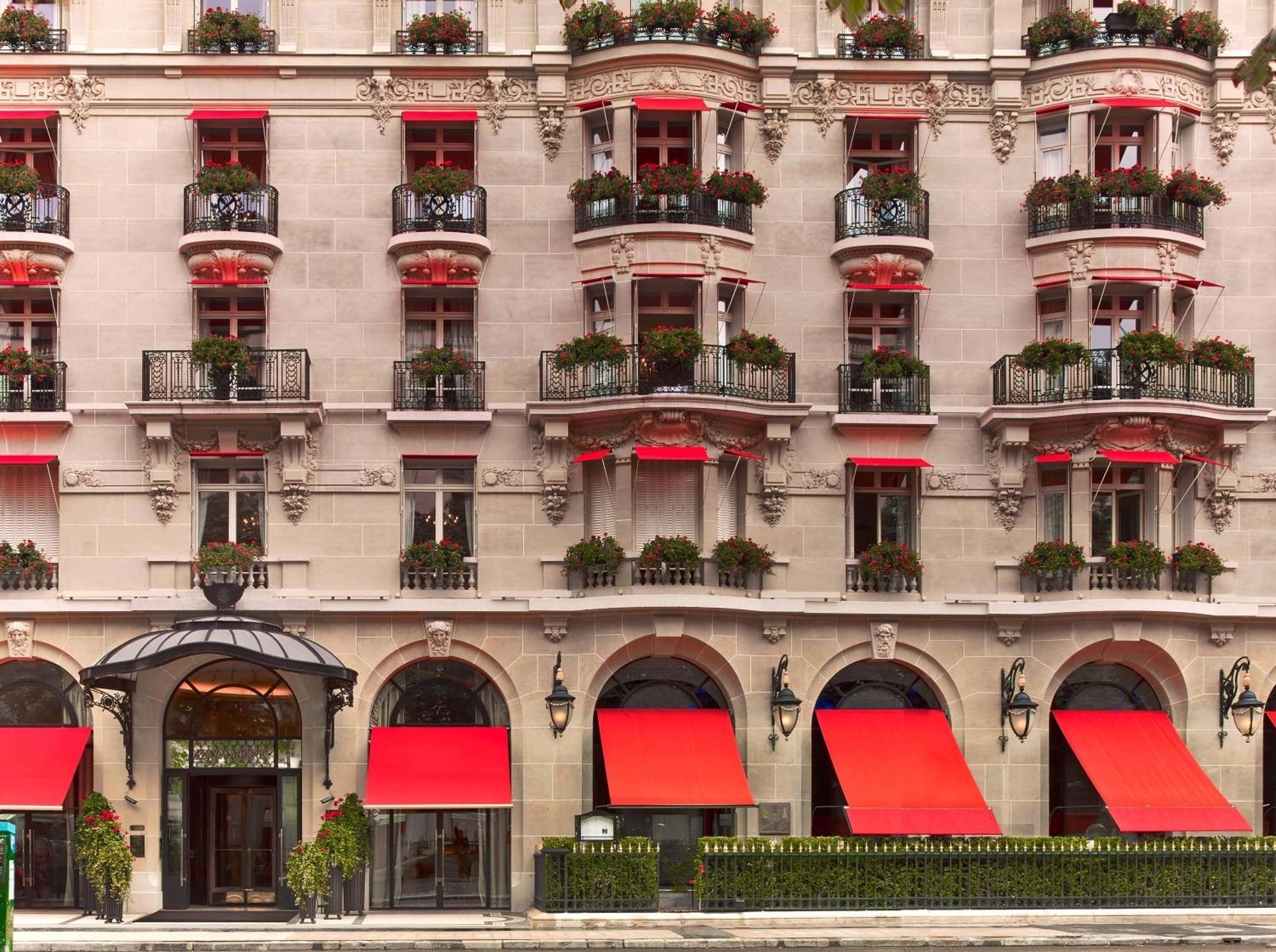 Plaza Athenee - Dorchester Collection Paris