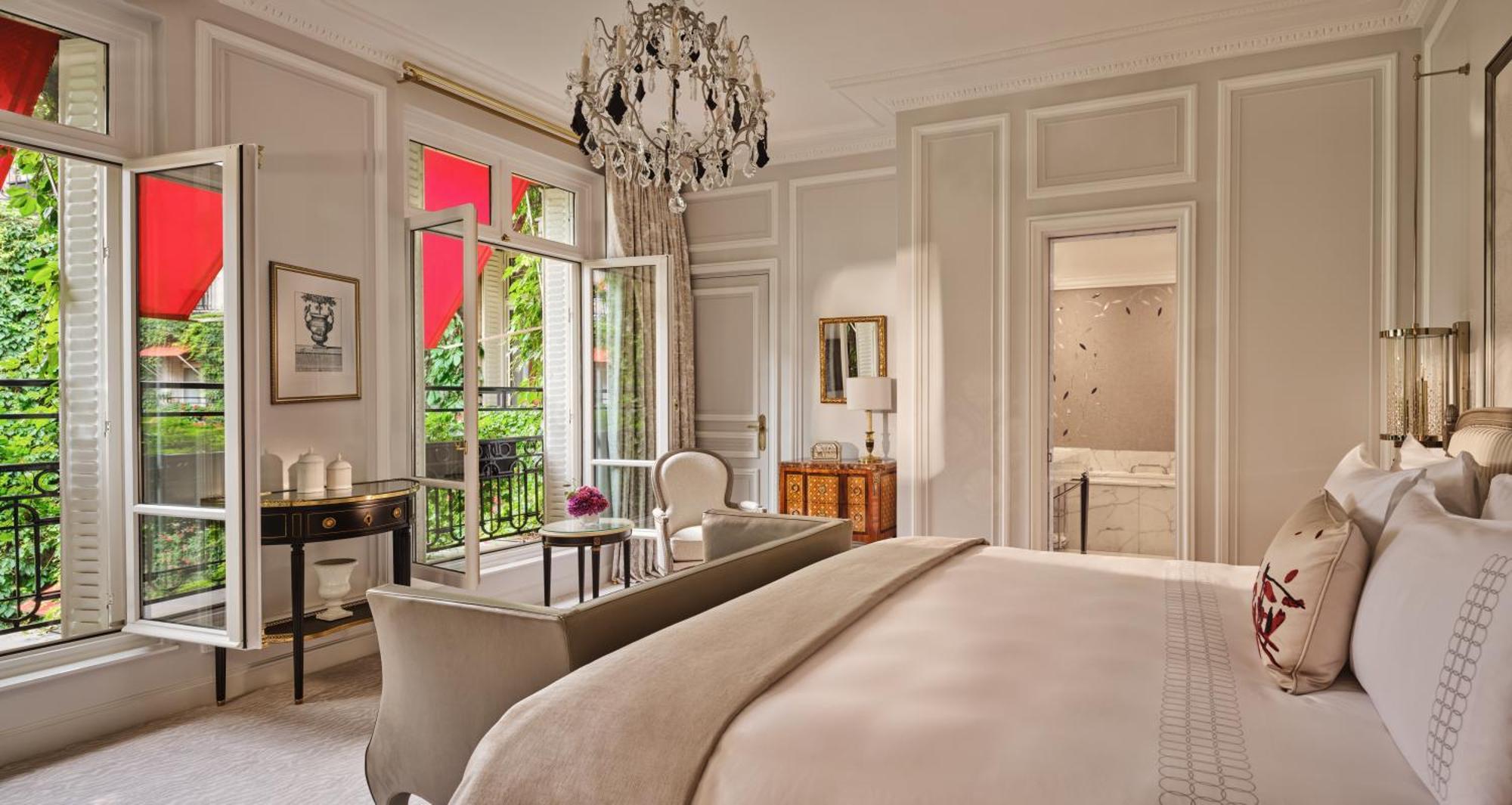 Hotel Plaza Athénée - Dorchester Collection Parigi